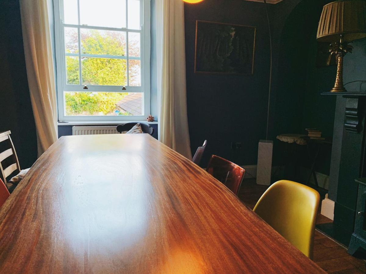 Dylan Thomas Sea View Bed & Breakfast Laugharne Exterior photo