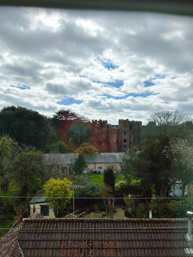 Dylan Thomas Sea View Bed & Breakfast Laugharne Exterior photo