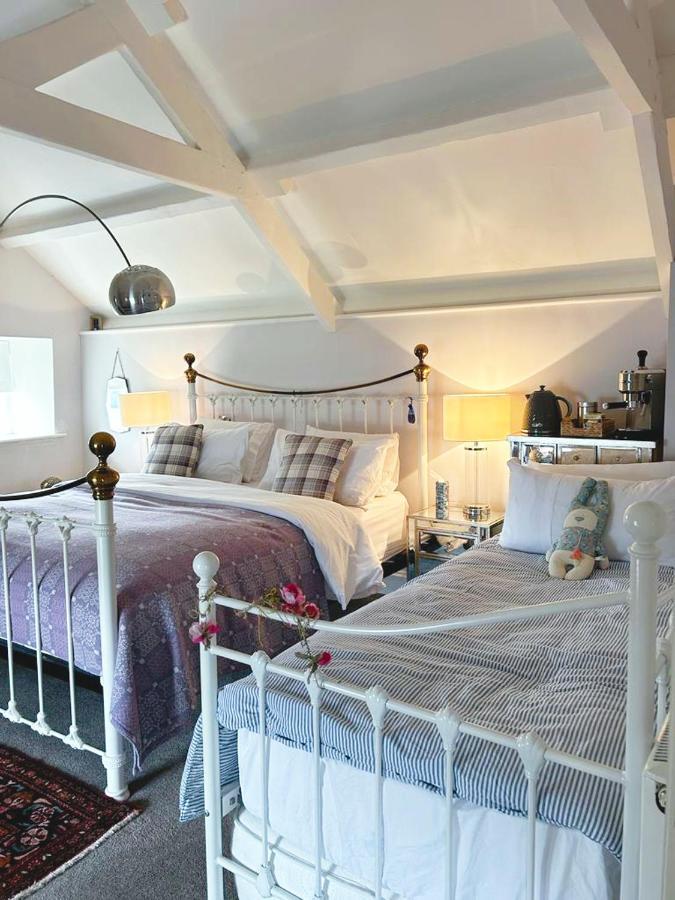 Dylan Thomas Sea View Bed & Breakfast Laugharne Exterior photo